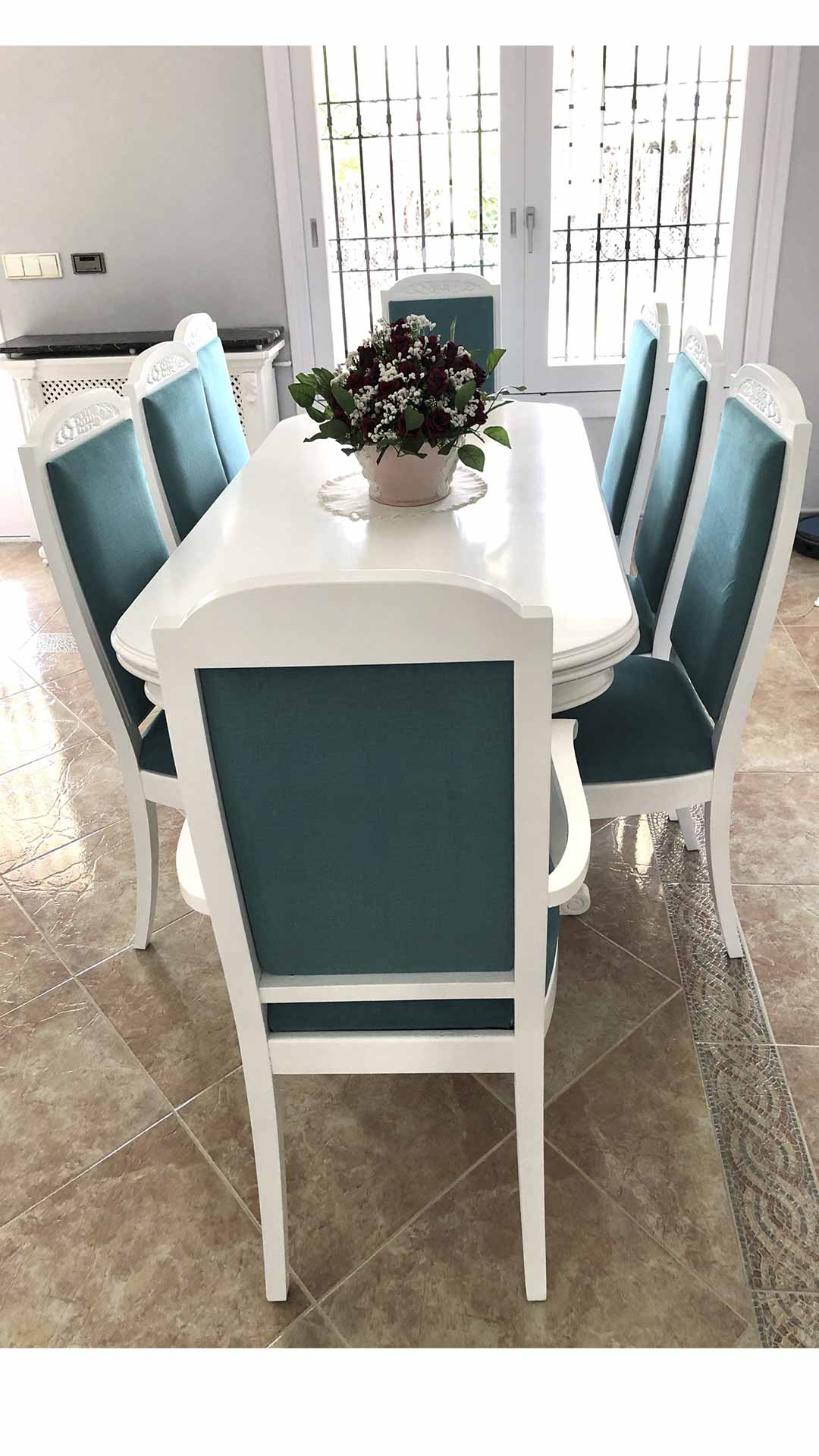 mesa del salon de madera lacado en blanco