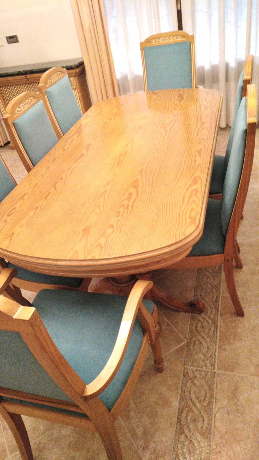 mesa del salon de madera lacado en blanco