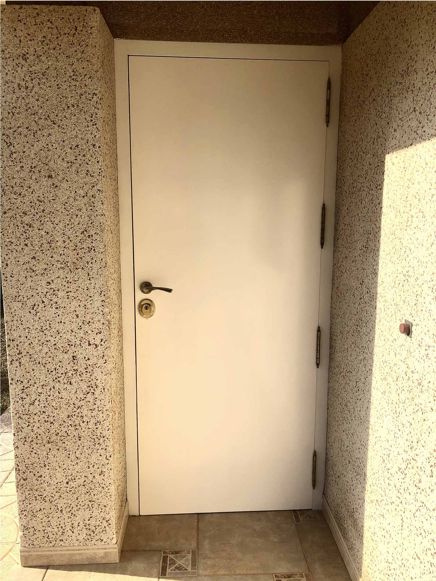 Puerta entrada lacado en blanco