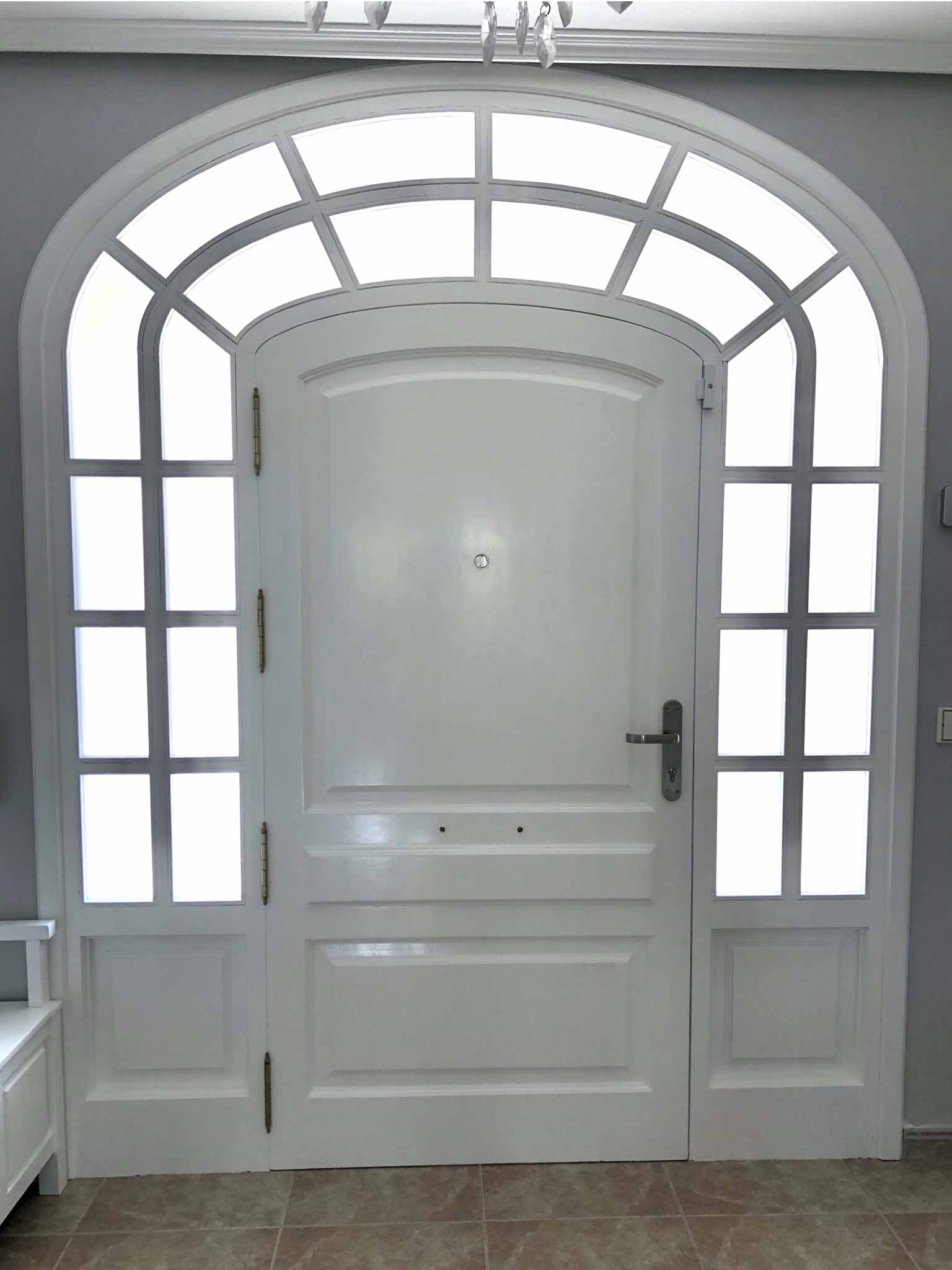 Puerta madera de entrada lacado en blanco