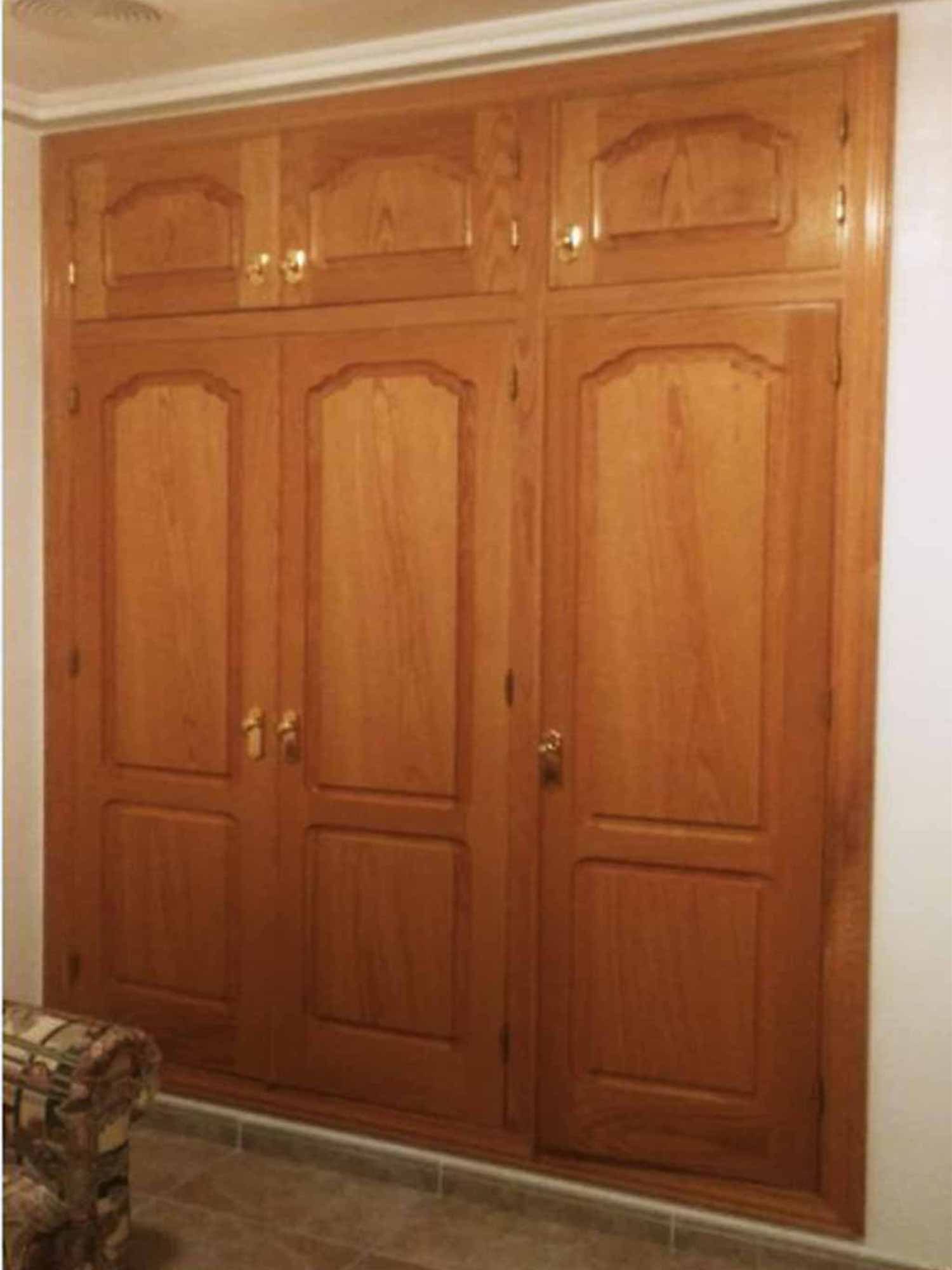 puerta del armario empotrado lacado en blanco