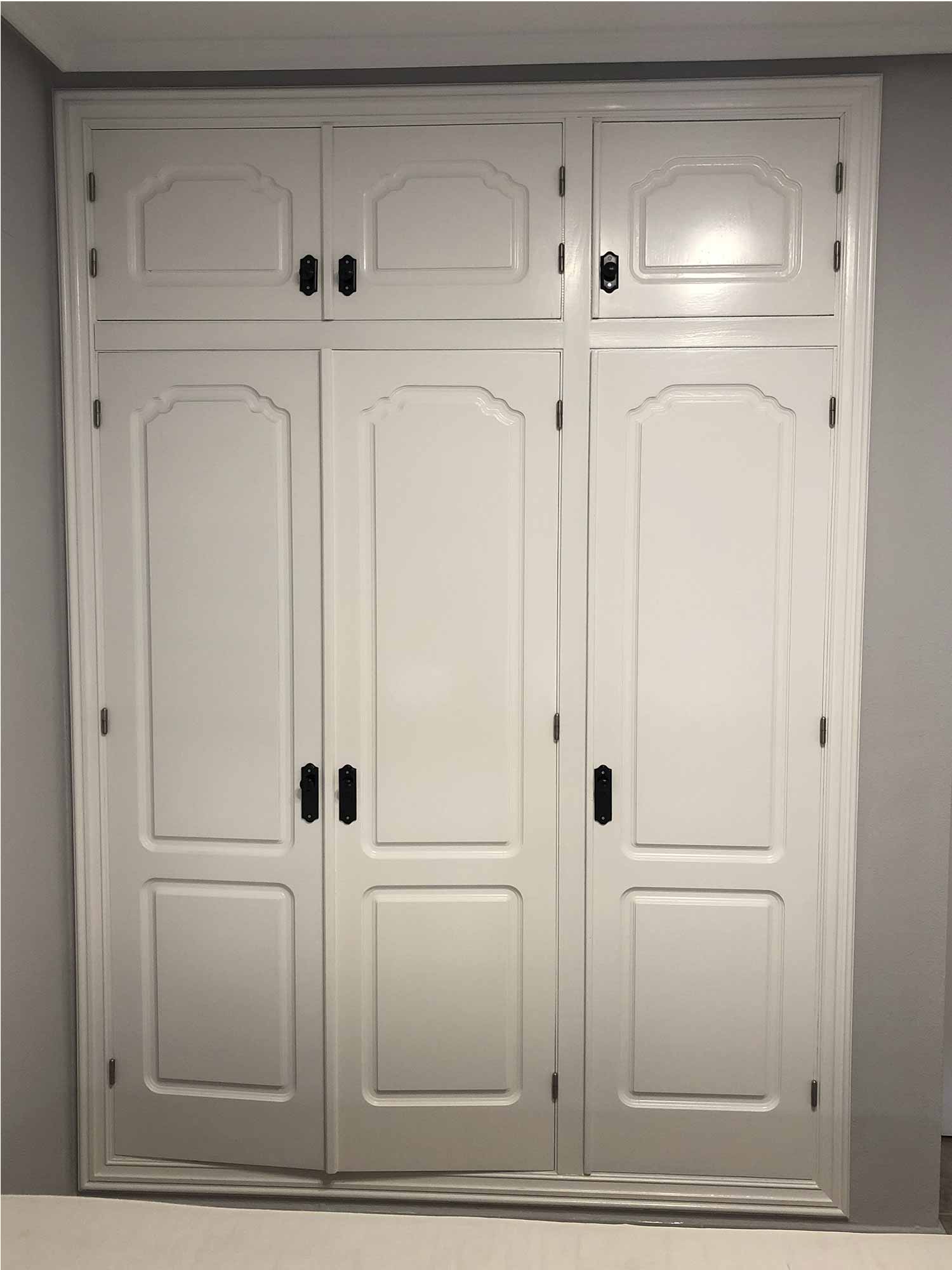 puerta del armario empotrado lacado en blanco